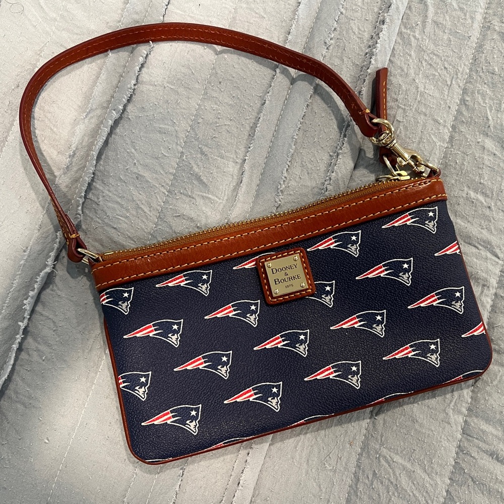 DOONEY AND BOURKE NFL Patriots Wristlet